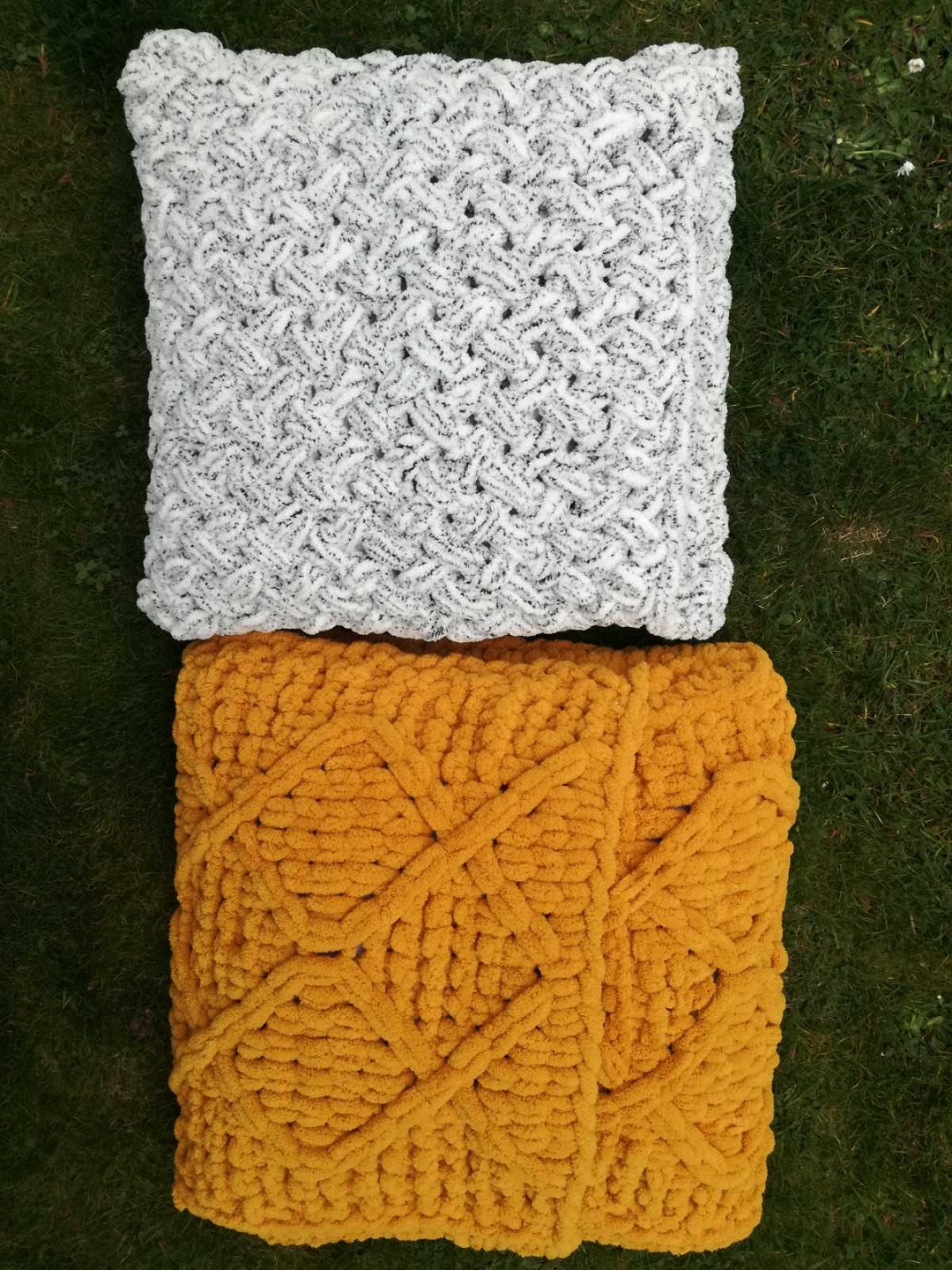 OBLIEČKY NA VANKÚŠE ( 40 cm x 40 cm ).