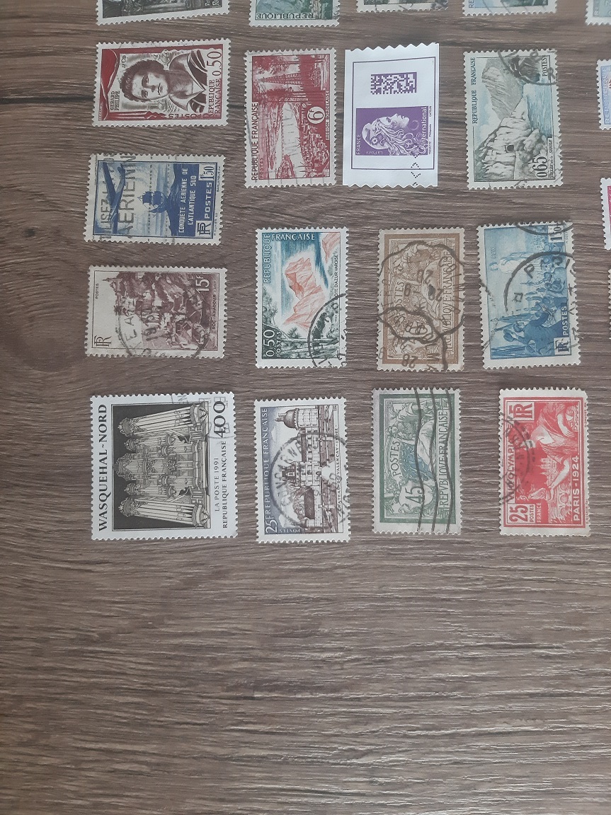 FRANCÚZSKO, razené známky, každá iná. 100 KS.