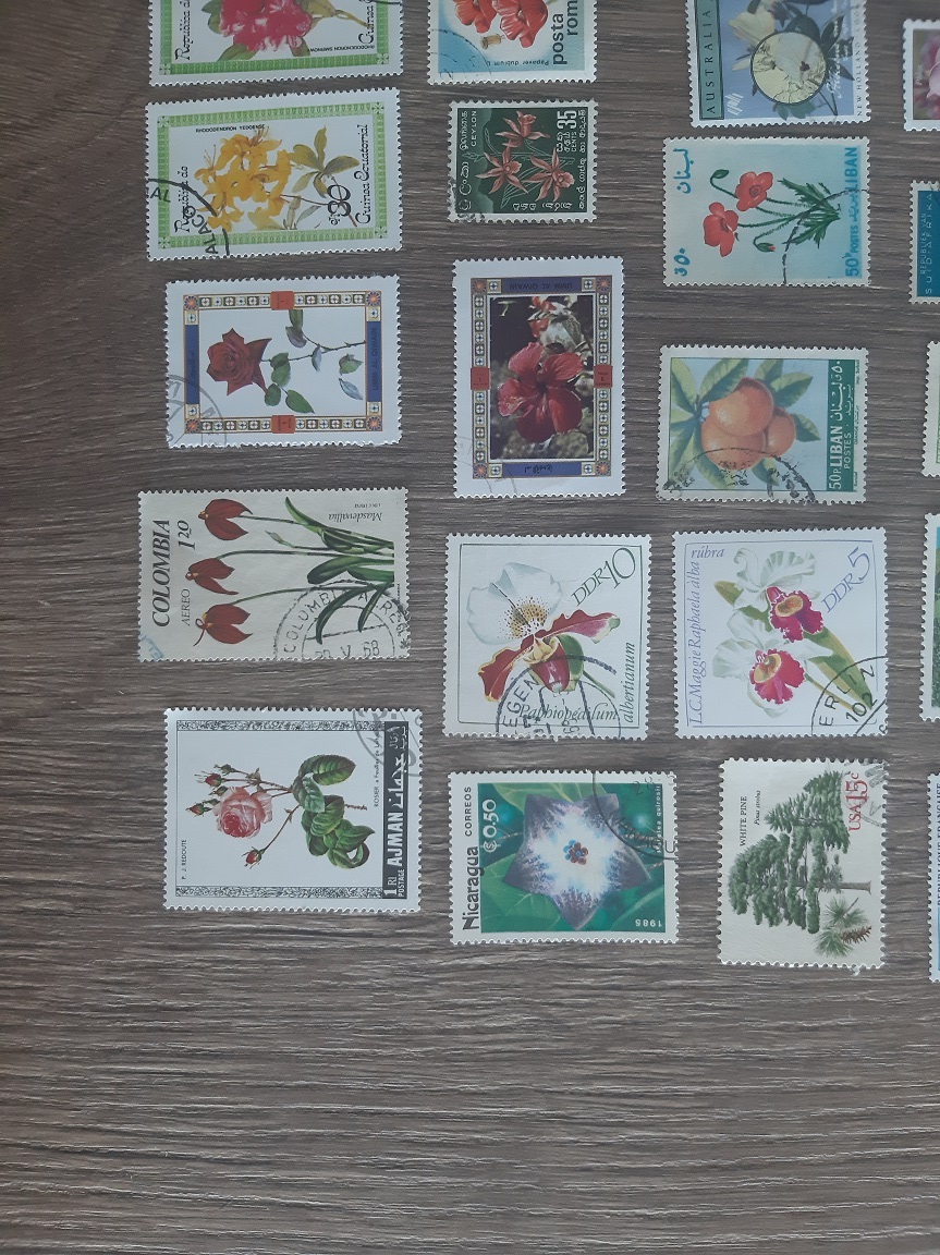FLÓRA, razené známky, každá iná. 100 KS.