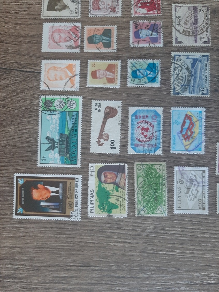 ÁZIA, razené známky, každá iná. 100 KS.