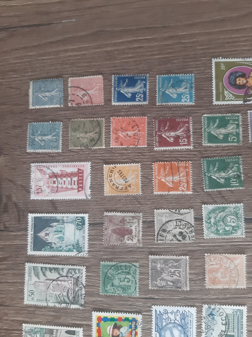 FRANCÚZSKO, razené známky, každá iná. 100 KS.