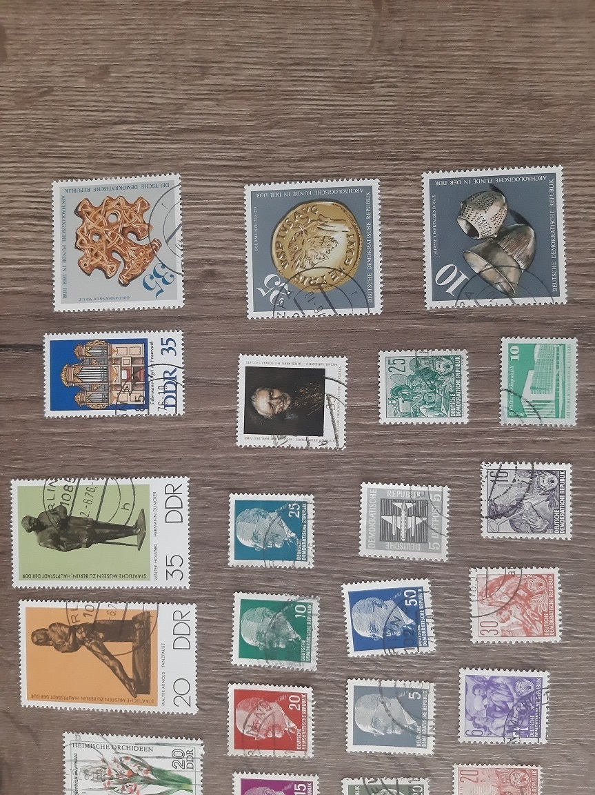 NDR, razené známky, každá iná. 100 KS.