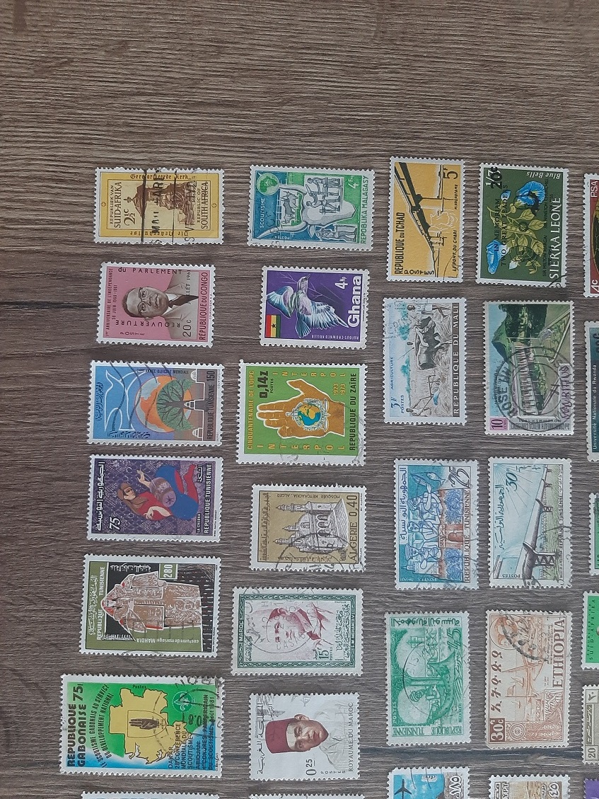 AFRIKA, razené známky, každá iná. 100 KS.