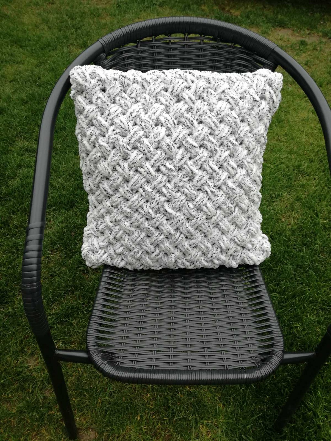 OBLIEČKY NA VANKÚŠE ( 40 cm x 40 cm ).