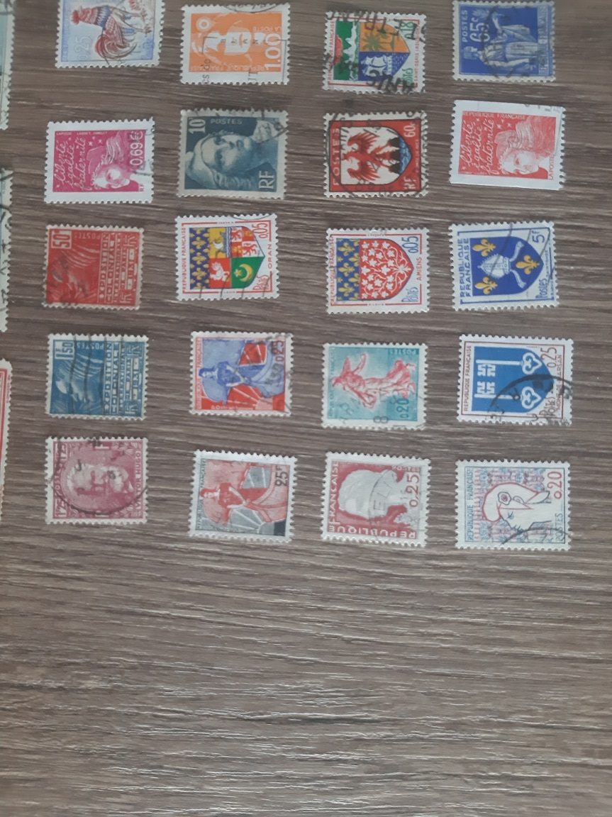 FRANCÚZSKO, razené známky, každá iná. 100 KS.