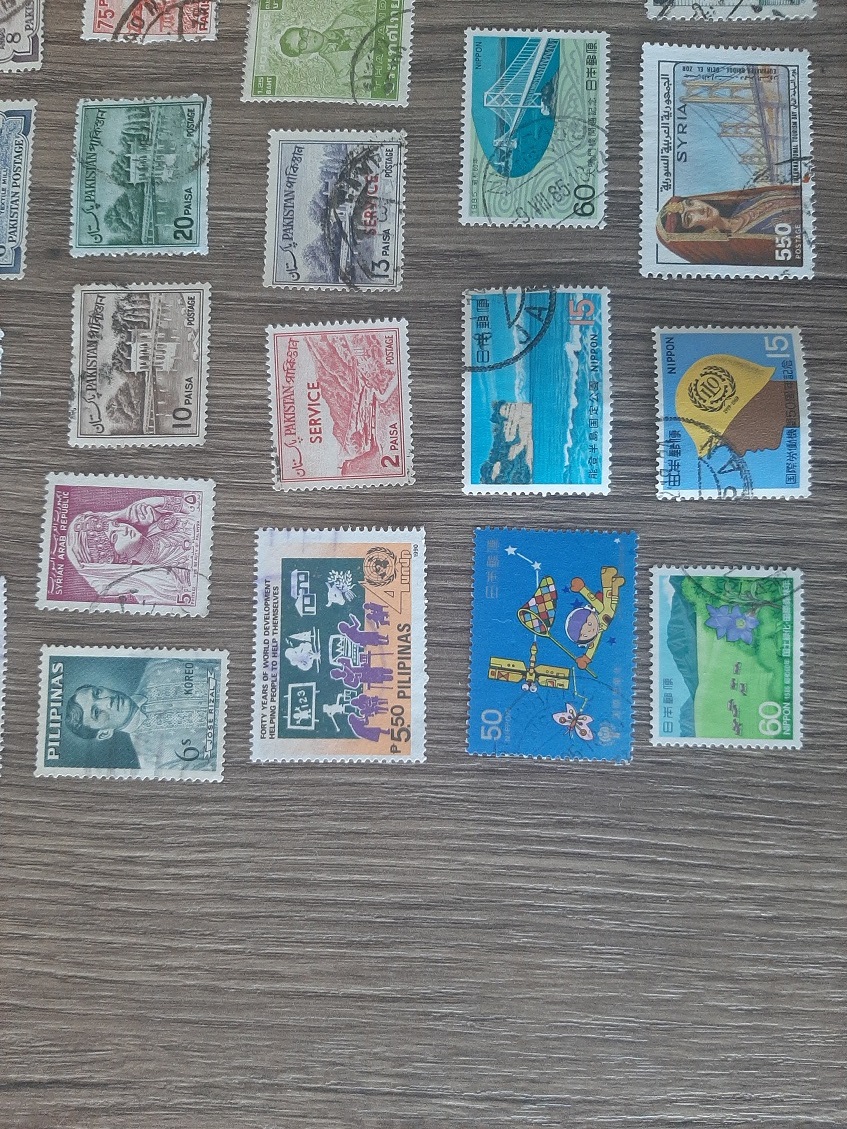 ÁZIA, razené známky, každá iná. 100 KS.