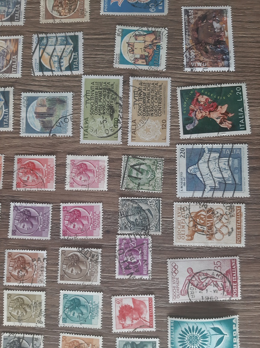 TALIANSKO, razené známky, každá iná. 100 KS.