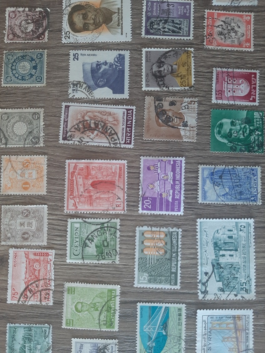 ÁZIA, razené známky, každá iná. 100 KS.