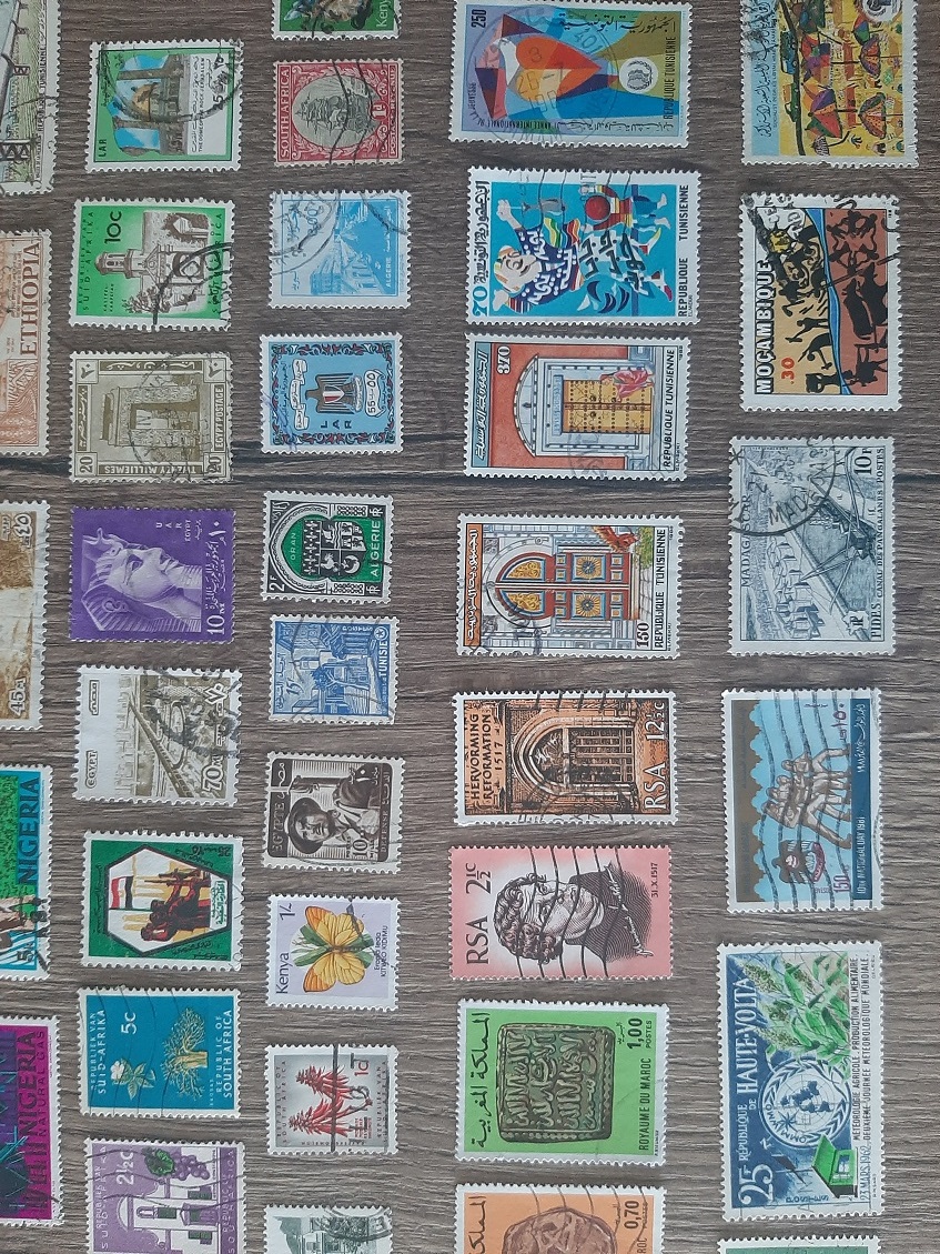 AFRIKA, razené známky, každá iná. 100 KS.