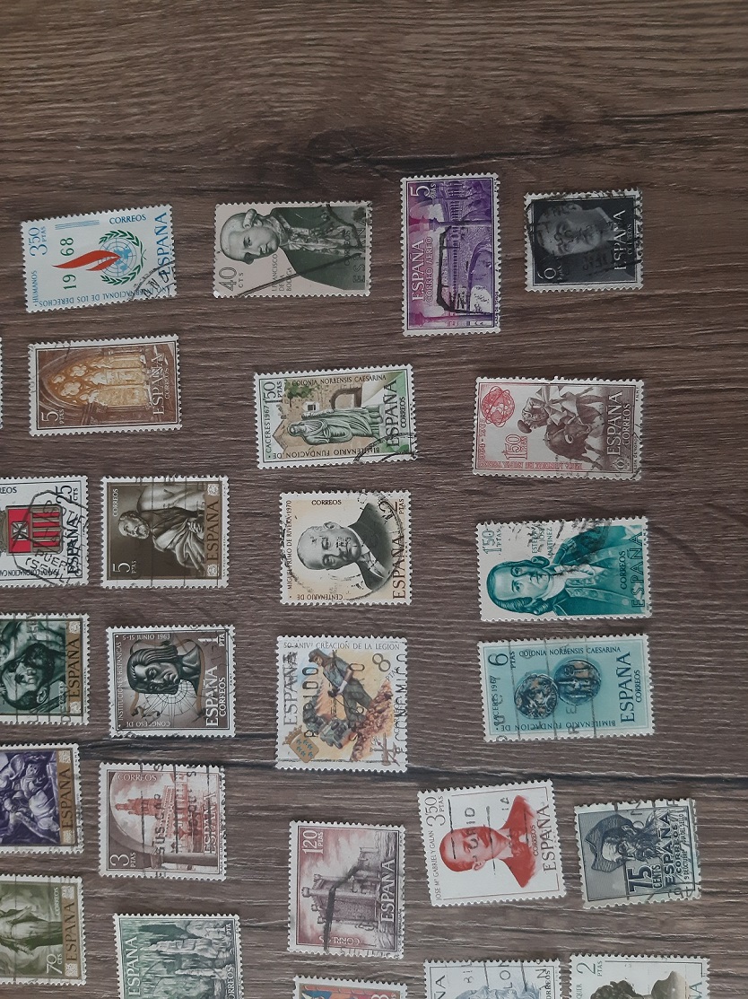 ŠPANIELSKO, razené známky, každá iná. 100 KS.