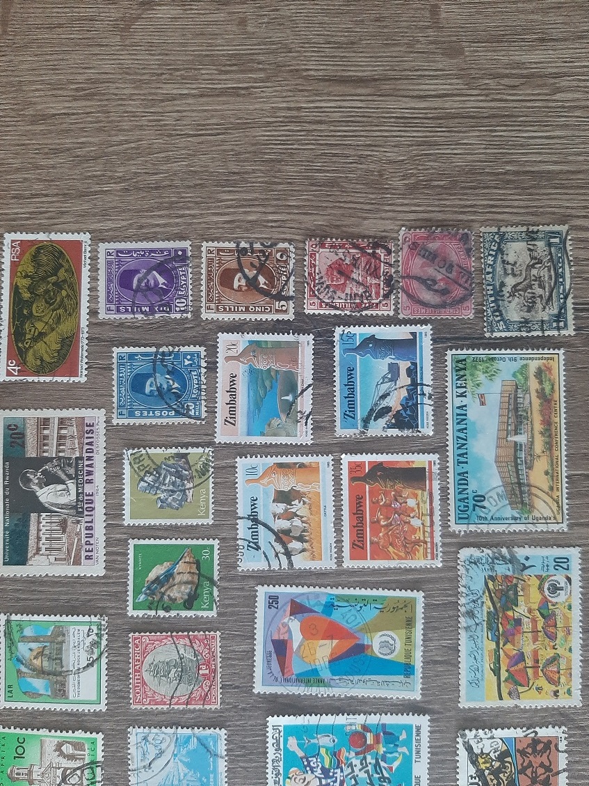 AFRIKA, razené známky, každá iná. 100 KS.
