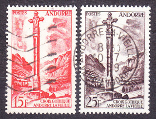 ANDORRA - FRANCÚZSKA POŠTA 1955, Michel 150, 153, razené. KRAJINY - GOTICKÝ KRÍŽ.